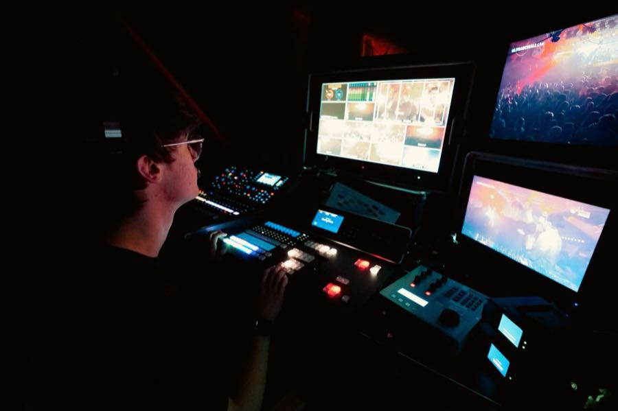 Live TV & Broadcasting – production still 6