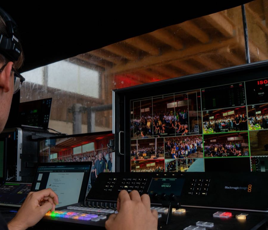 Live TV & Broadcasting – production still 9