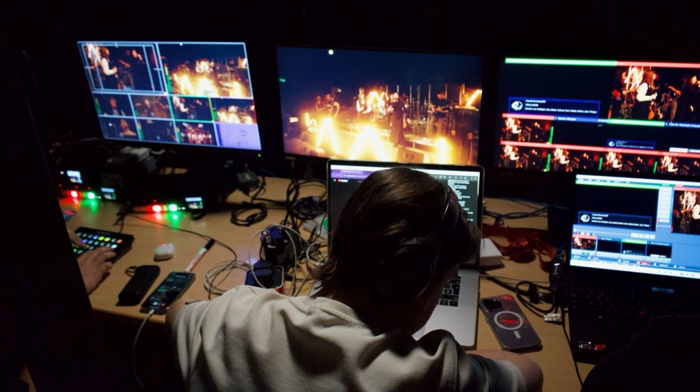 Live TV & Broadcasting – production still 18
