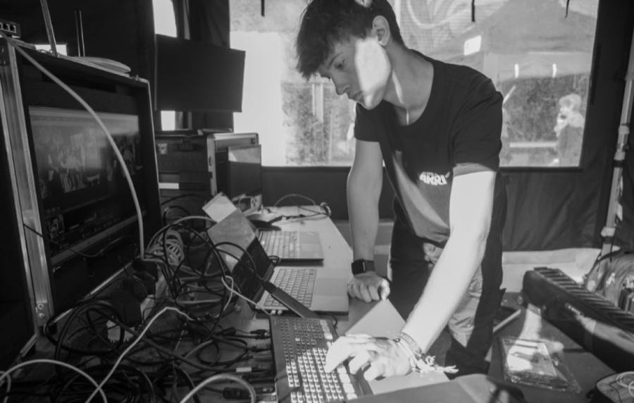 Live TV & Broadcasting – production still 24