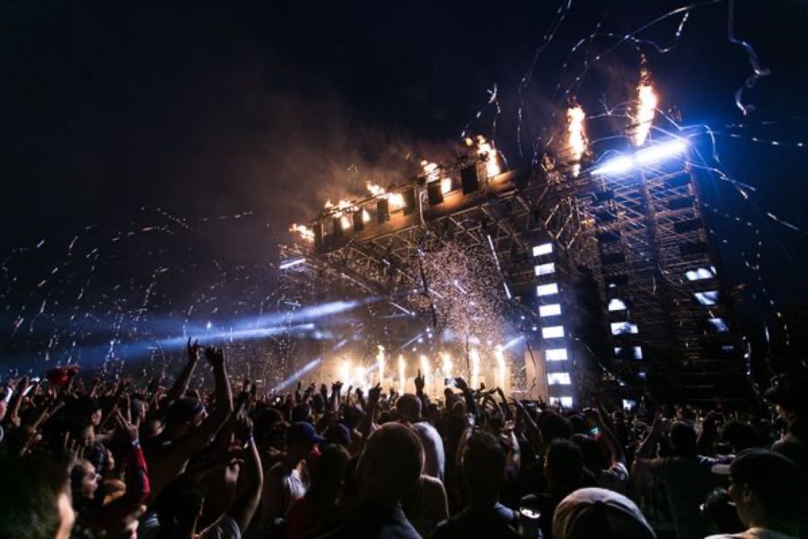 Concert crowd